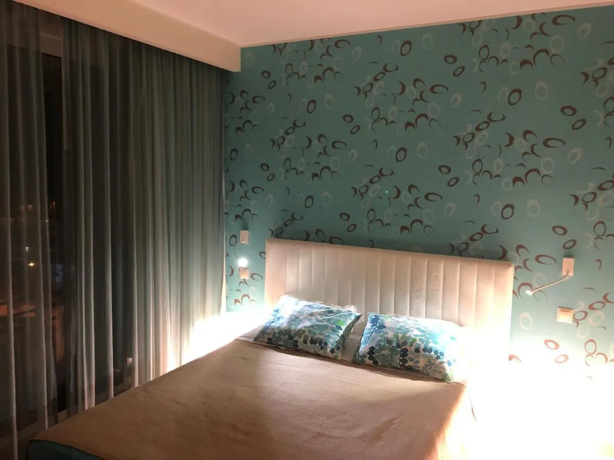 Dfm Happy Days Aparthotel Funchal